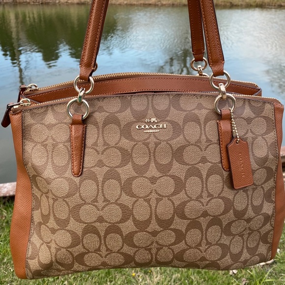 Coach Handbags - 🔥FINAL PRICE🔥🔥COACH CHRISTIE SIGNATURE CARRYALL
